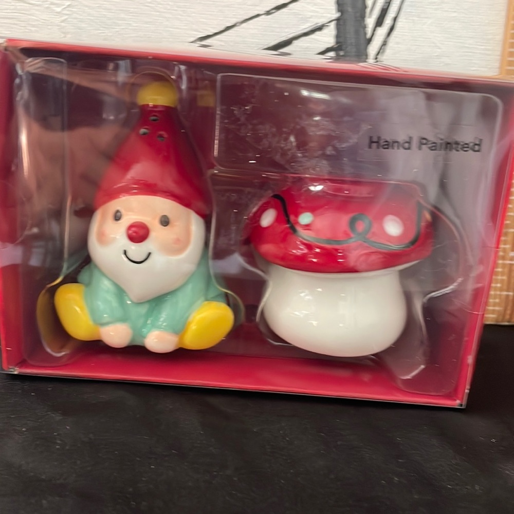 St Nicholas squareSalt and Pepper Shaker Set